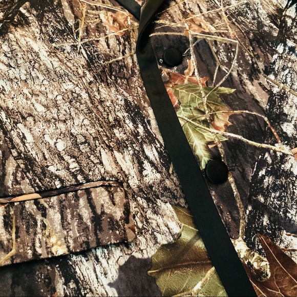 Camouflage Tuxedo Jackets Mossy Oak Youth Sizes Lot of 12 - Picture 9 of 9